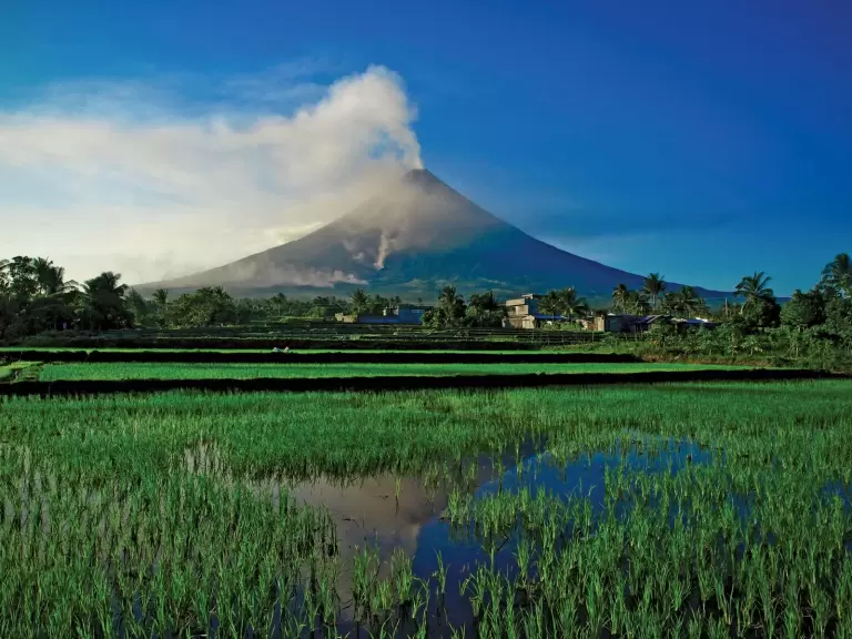 Mayon-Earth-volcanoes-image-eruption-side-mountain-2009