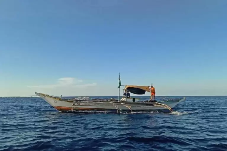 2-mangingisda-nailigtas-ng-pcg-sa-dagat-na-bahagi-ng-romblon-at-masbate