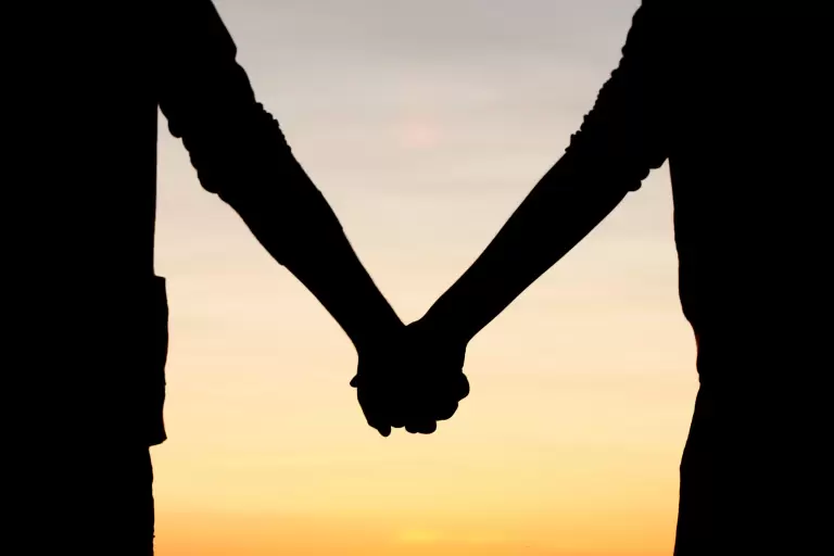 Friends-holding-hands-images-HOLDING-HANDS