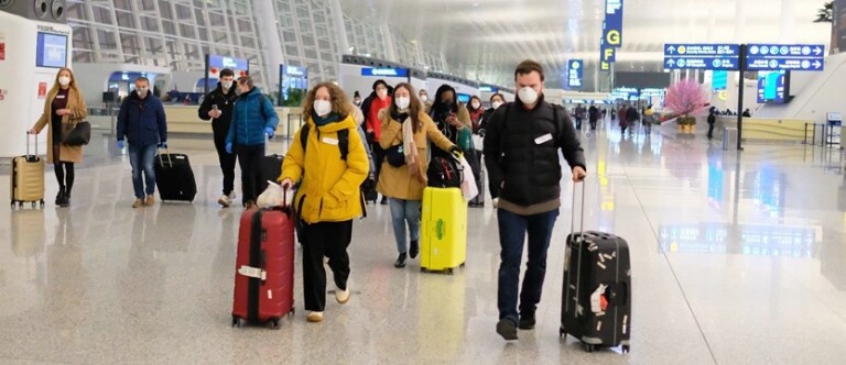 Foreigner-in-the-Airport