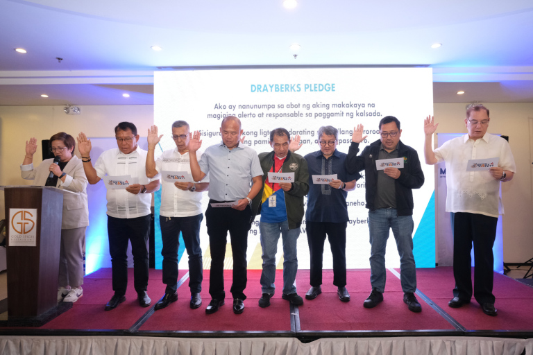 Image 3_MPT South OIC Elnora D. Rumawak leads the Drayberks pledge together with government partners