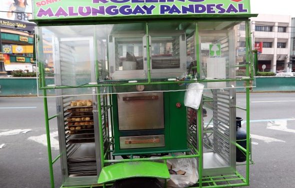 rolling-malungay-pandesal